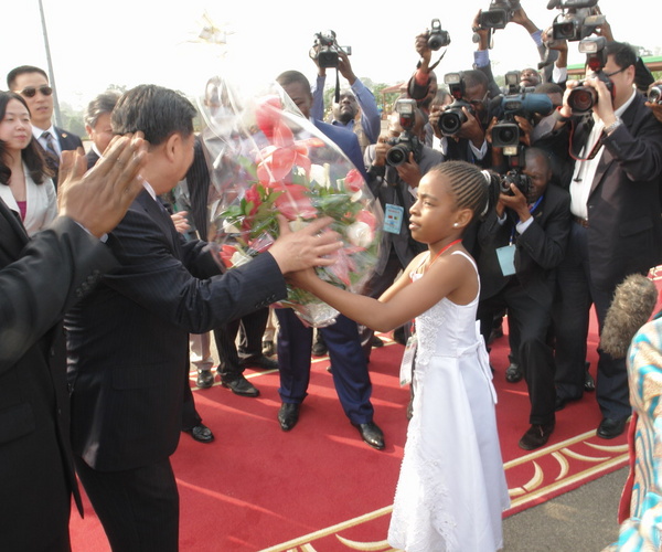 Arrivée du vice Premier ministre du Conseil des Affaires d'Etat chinois au Cameroun